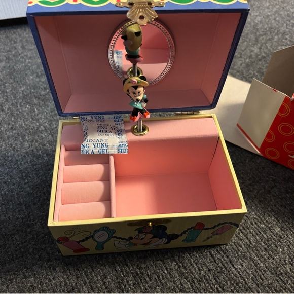 Minnie Mouse vintage Musical Jewelry Box nib song thank heaven for little girls - Picture 4 of 5